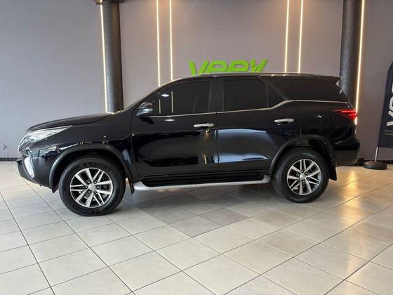 TOYOTA HILUX SW4 2.8 SRX 4X4 16V TURBO INTERCOOLER DIESEL 4P AUTOMÁTICO TOYOTA HILUX SW4 2.8 SRX 4X4 16V TURBO INTERCOOLER DIESEL 4P AUTOMÁTICO